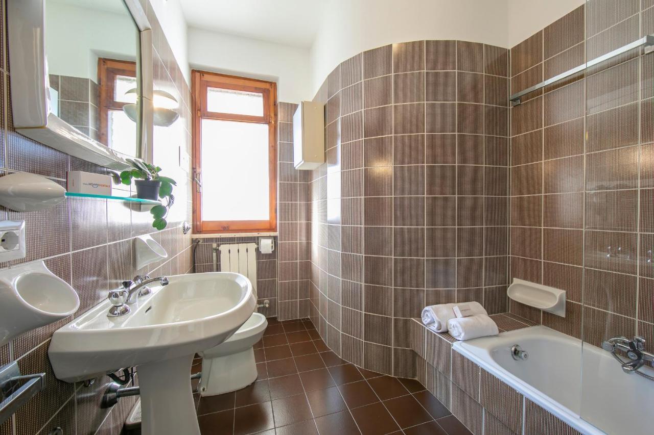 Villa Fiorita Apartments - Happy Rentals Sirmione Dış mekan fotoğraf