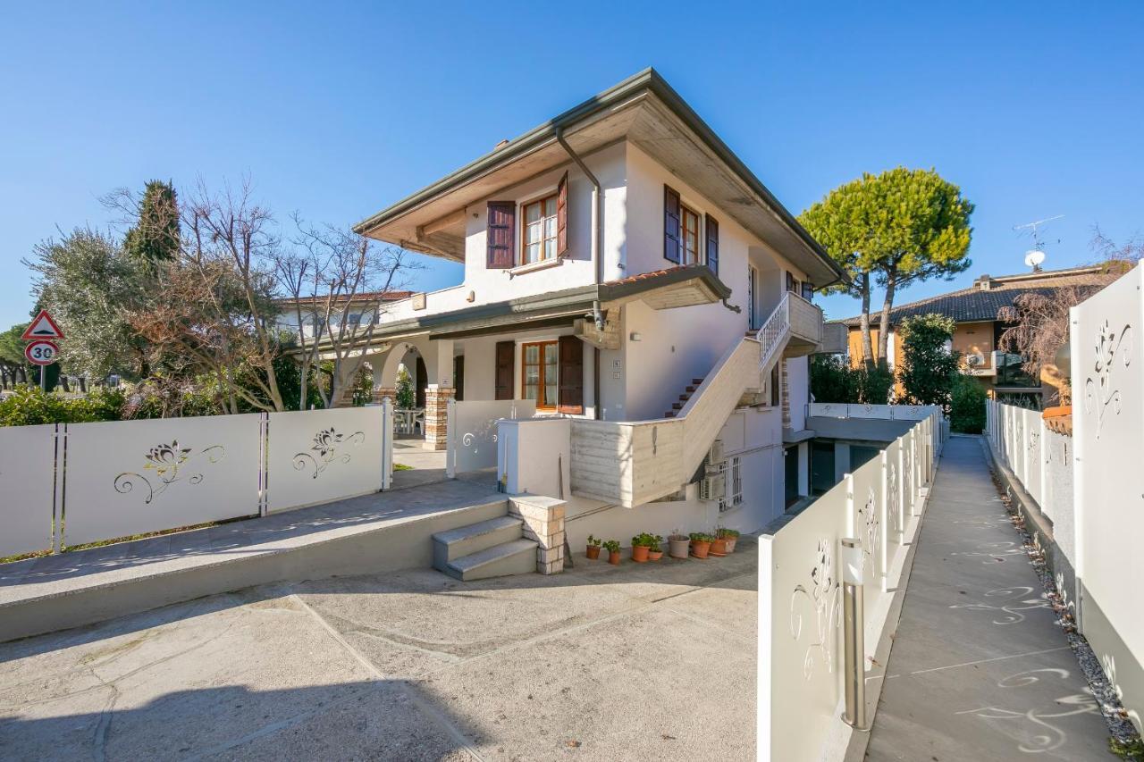 Villa Fiorita Apartments - Happy Rentals Sirmione Dış mekan fotoğraf