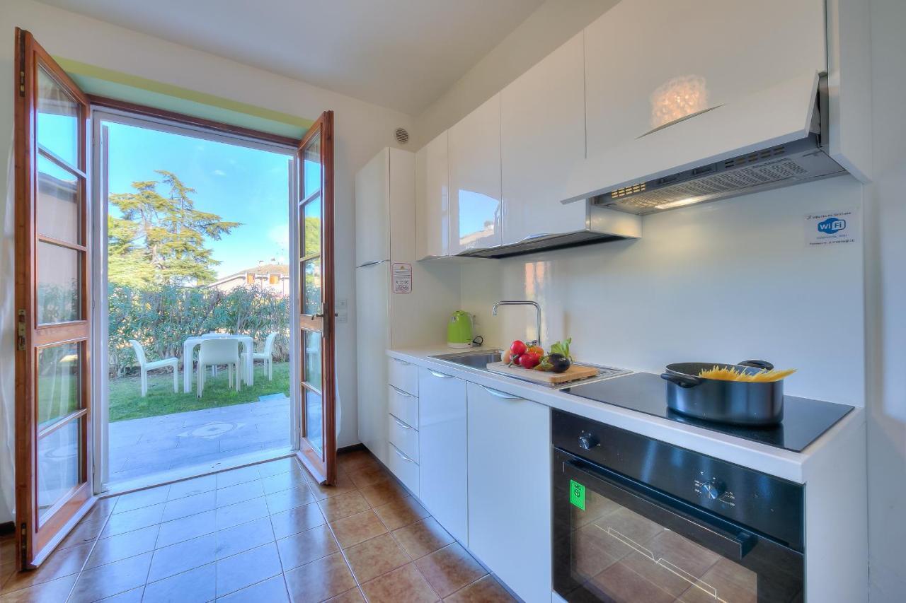 Villa Fiorita Apartments - Happy Rentals Sirmione Dış mekan fotoğraf