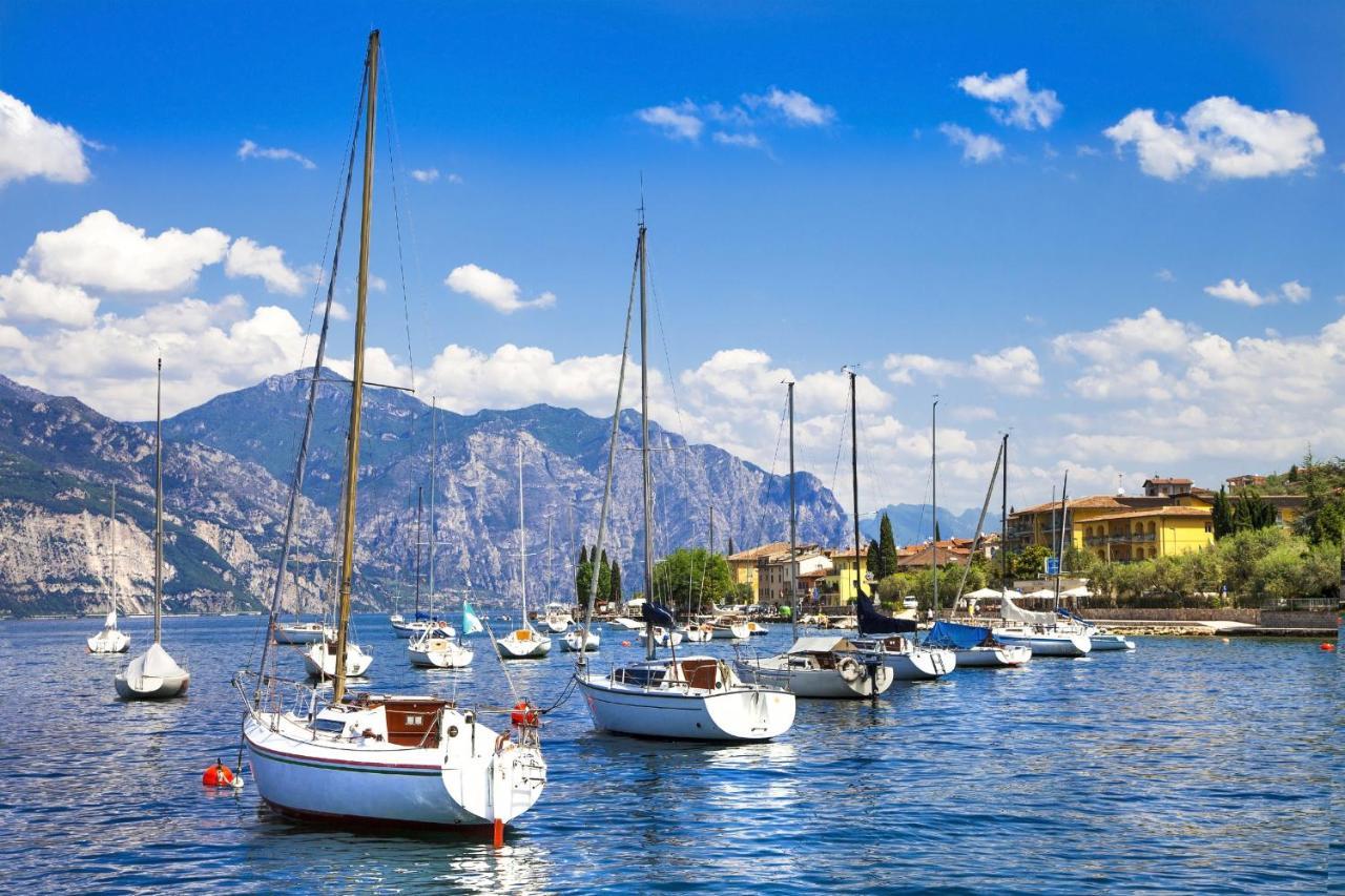 Villa Fiorita Apartments - Happy Rentals Sirmione Dış mekan fotoğraf